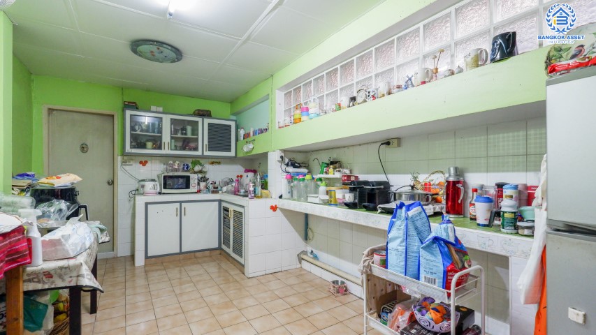 บ้านเดี่ยวมือสองนนทบุรี หน้าบ้านไม่ชนใคร โครงการ ประชานิเวศน์3 สามัคคี-ประชาชื่น  เนื้อที่กว้าง 50 ตร.ว. ฟังก์ชันครบครัน 4 ห้องนอน 2 ห้องน้ำ 1 ห้องนั่งเล่น แถมเครื่องปรับอากาศ 3 เครื่อง พร้อมพื้นที่ใช้สอย 198 ตร.ม.  บนทำเลเมืองติด ถ.สามัคคี และถ.ติวานนท์ ใกล้รถไฟฟ้าสายสีมชมพู "สถานีสามัคคี"